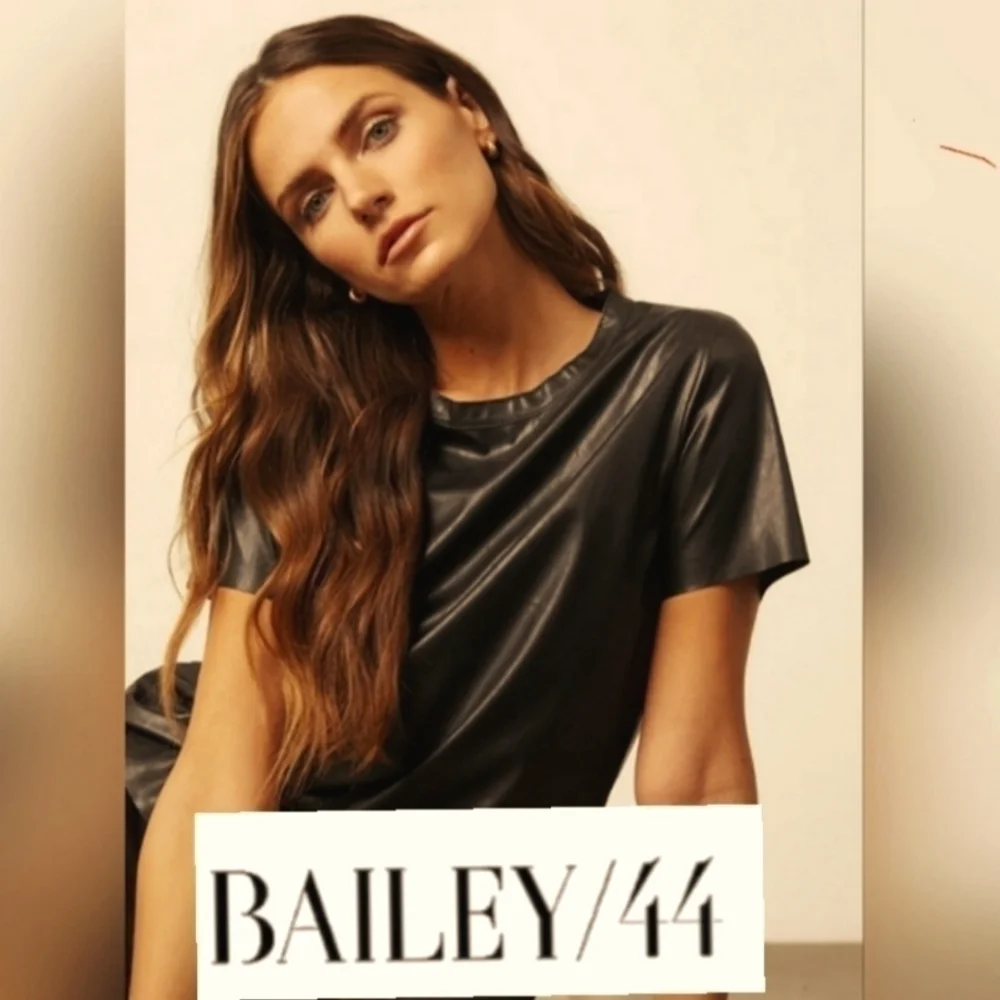 NWT Beautiful Bailey 44 Eco Suede Zip Back Top S - Picture 1 of 5